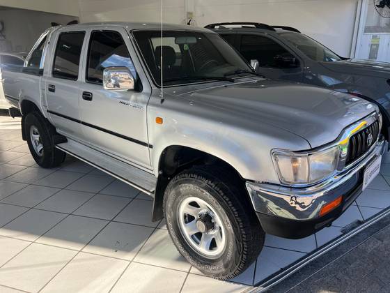 TOYOTA HILUX 3.0 SRV 4X4 CD 16V TURBO DIESEL 4P MANUAL TOYOTA HILUX 3.0 SRV 4X4 CD 16V TURBO DIESEL 4P MANUAL